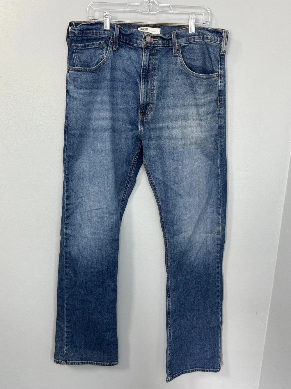 Signature by Levi’s Men’s Blue Dark Wash Bootcut Jean Sz 38x34